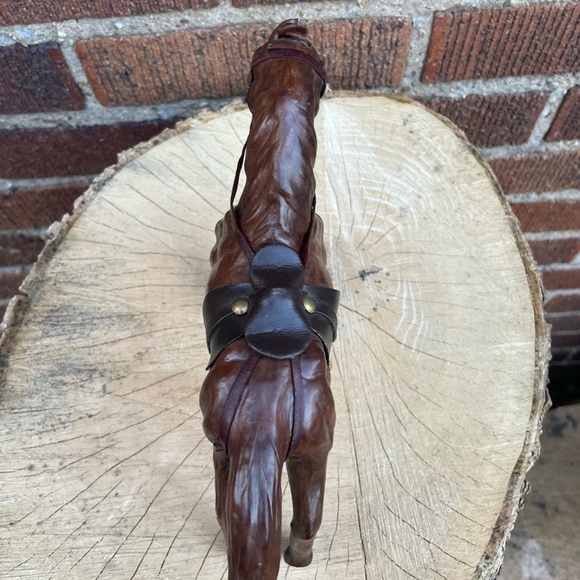 Vintage 8” Leather Wrapped Kneeling Horse Figurine, With Reins & Saddle - Picture 7 of 16